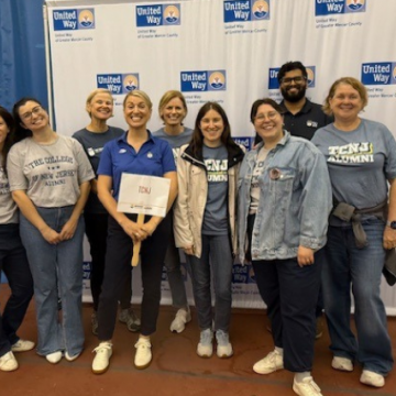Members of TCNJ’s Division of College Advancement volunteer to Strike Out Hunger.